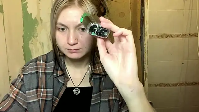 ArianeBhayani online show from 4, 11, 2025