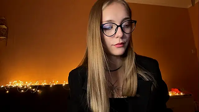 EvaPeace online show from 9, 10, 2025