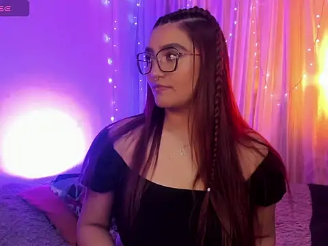 Snapshot of soyanny_1 chatting on 12, 10, 2025 soyanny 1 online show from 12, 10, 2025