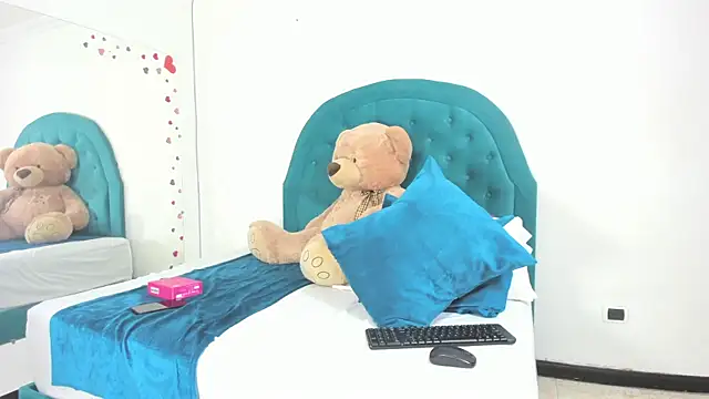 Snapshot of Grecia_Moore chatting on 20, 11, 2025 Grecia Moore online show from 20, 11, 2025