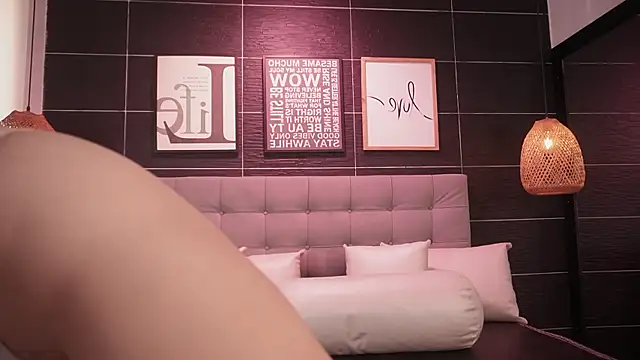 Thalia Karlson online show from 6, 11, 2025