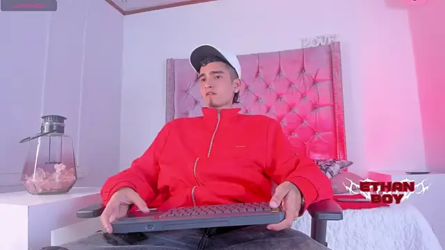 Snapshot of Ethan_Boy_ chatting on 25, 11, 2025 Ethan Boy online show from 25, 11, 2025