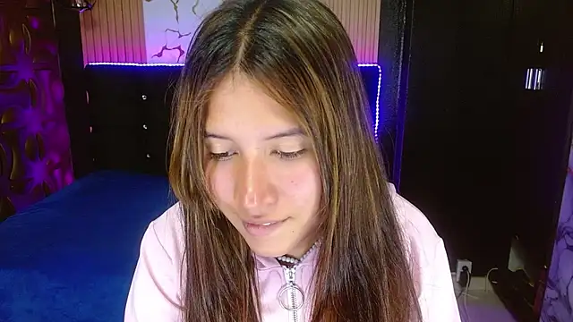 Snapshot of tinibunny chatting on 17, 10, 2025 tinibunny online show from 17, 10, 2025