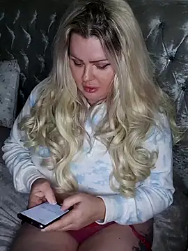 Snapshot of Sultress6969 chatting on 17, 12, 2025 Sultress6969 online show from 17, 12, 2025