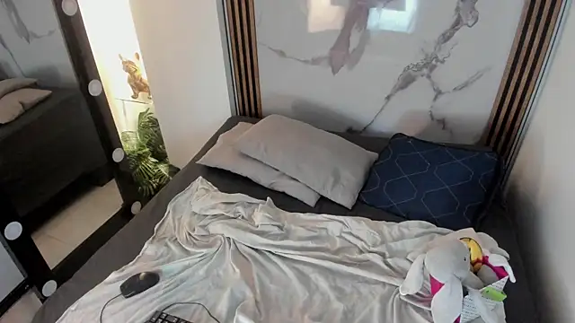 bubble  angel   online show from 4, 4, 2026