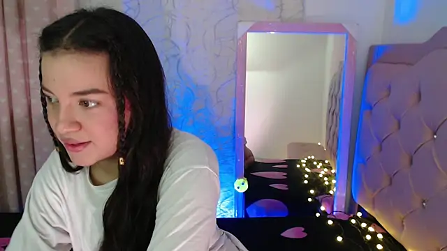 Snapshot of beauty_lana18 chatting on 13, 11, 2025 beauty lana18 online show from 13, 11, 2025