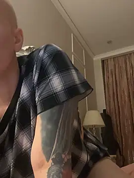 Snapshot of SweetKrysty chatting on 11, 10, 2025 SweetKrysty online show from 11, 10, 2025