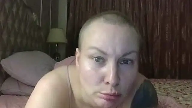 Snapshot of SweetKrysty chatting on 14, 11, 2025 SweetKrysty online show from 14, 11, 2025