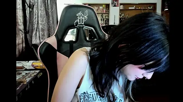 Snapshot of Maki_Zein_ chatting on 4, 3, 2026 Maki Zein online show from 4, 3, 2026