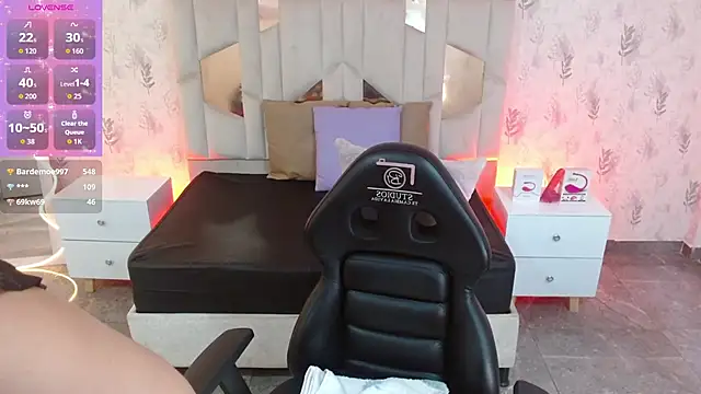 Snapshot of MARIANA_TAY1 chatting on 4, 11, 2025 MARIANA TAY1 online show from 4, 11, 2025