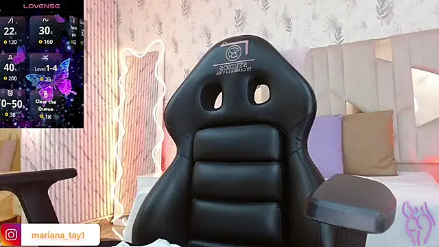 Snapshot of MARIANA_TAY1 chatting on 15, 11, 2025 MARIANA TAY1 online show from 15, 11, 2025