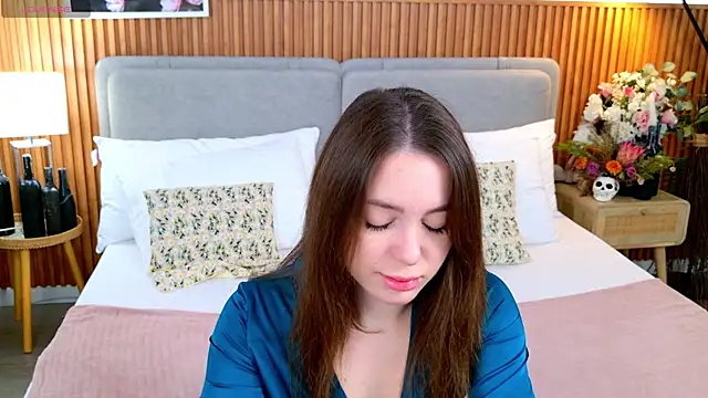 Snapshot of JulliRoss chatting on 22, 10, 2025 JulliRoss online show from 22, 10, 2025