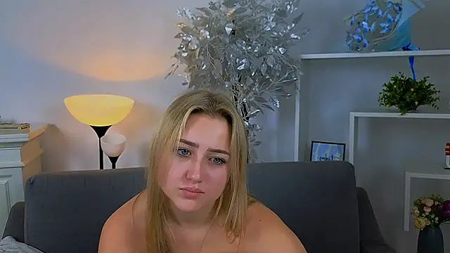 Snapshot of Lulu___Moon chatting on 28, 10, 2025 Lulu Moon online show from 28, 10, 2025