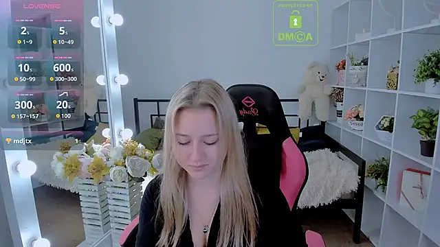 Snapshot of Lulu___Moon chatting on 29, 10, 2025 Lulu Moon online show from 29, 10, 2025