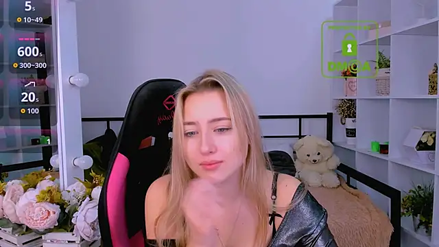 Snapshot of Lulu___Moon chatting on 16, 11, 2025 Lulu Moon online show from 16, 11, 2025