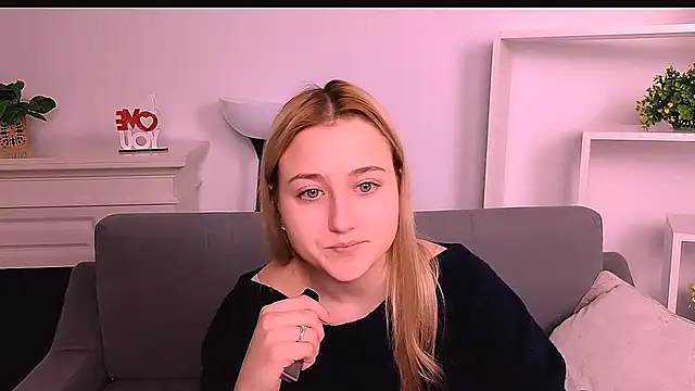 Snapshot of Lulu___Moon chatting on 18, 2, 2026 Lulu Moon online show from 18, 2, 2026