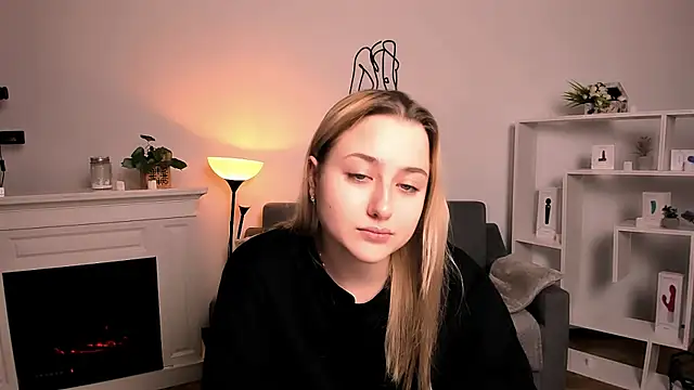 Snapshot of Lulu___Moon chatting on 10, 4, 2026 Lulu Moon online show from 10, 4, 2026