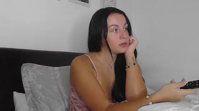 Snapshot of AlecsandraMae chatting on 15, 10, 2025 AlecsandraMae online show from 15, 10, 2025