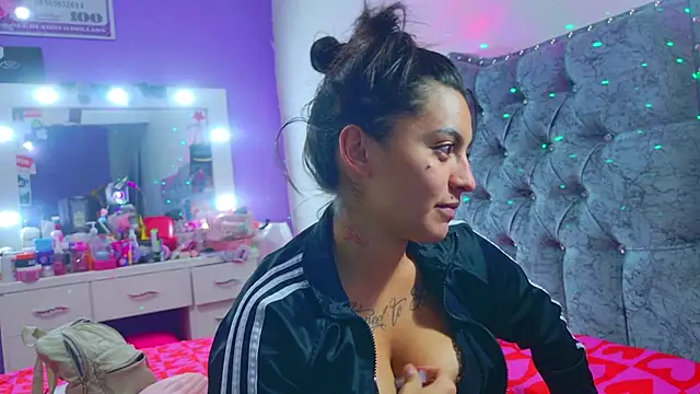 Liisaa Kiss online show from 6, 3, 2026