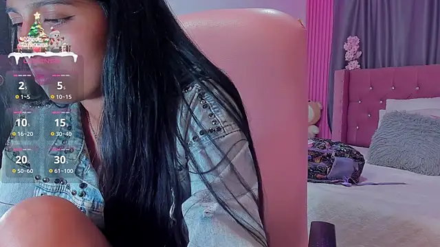 Snapshot of Briseida-White chatting on 18, 12, 2025 Briseida-White online show from 18, 12, 2025