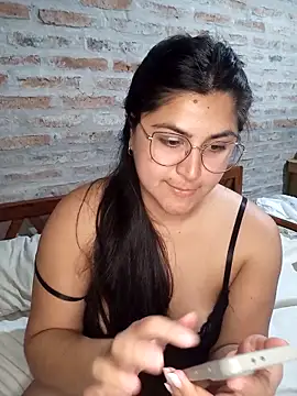 Snapshot of morenalatinaa chatting on 9, 5, 2026 morenalatinaa online show from 9, 5, 2026