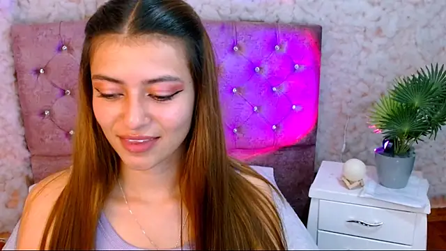 Snapshot of viky_evanss chatting on 14, 12, 2025 viky evanss online show from 14, 12, 2025