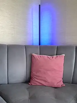 LunaMoore Pink online show from 8, 11, 2025