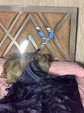 LunaMoore Pink online show from 6, 2, 2026