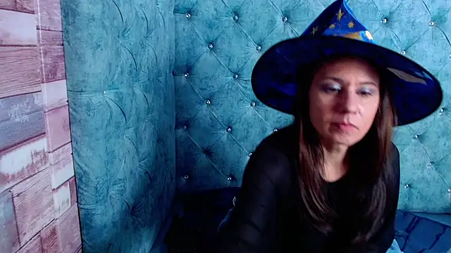 Kylie Bloom online show from 31, 10, 2025