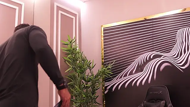 Snapshot of Reik_Vonn chatting on 18, 7, 2026 Reik Vonn online show from 18, 7, 2026