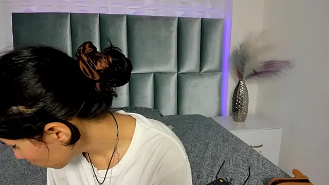 HollyPeach online show from 25, 11, 2025