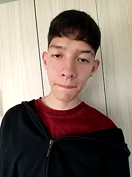 Snapshot of heyy_noah11 chatting on 24, 10, 2025 heyy noah11 online show from 24, 10, 2025