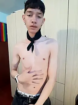 Snapshot of heyy_noah11 chatting on 27, 10, 2025 heyy noah11 online show from 27, 10, 2025