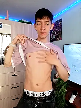 Snapshot of heyy_noah11 chatting on 29, 10, 2025 heyy noah11 online show from 29, 10, 2025