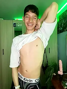 Snapshot of heyy_noah11 chatting on 4, 11, 2025 heyy noah11 online show from 4, 11, 2025