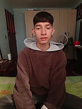 Snapshot of heyy_noah11 chatting on 10, 11, 2025 heyy noah11 online show from 10, 11, 2025