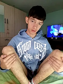 Snapshot of heyy_noah11 chatting on 4, 12, 2025 heyy noah11 online show from 4, 12, 2025