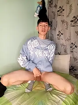 Snapshot of heyy_noah11 chatting on 15, 12, 2025 heyy noah11 online show from 15, 12, 2025