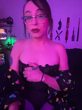 Snapshot of MiniMonroe chatting on 13, 11, 2025 MiniMonroe online show from 13, 11, 2025