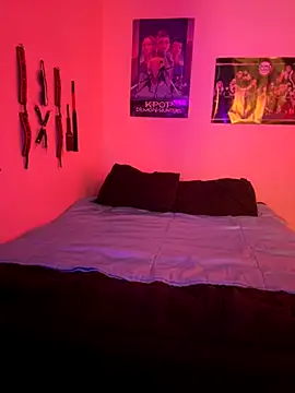 Snapshot of MiniMonroe chatting on 5, 12, 2025 MiniMonroe online show from 5, 12, 2025