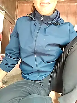 Snapshot of Yanmey chatting on 12, 10, 2025 Yanmey online show from 12, 10, 2025