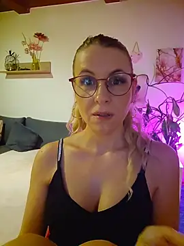 Snapshot of VanessaVoxx chatting on 19, 9, 2025 VanessaVoxx online show from 19, 9, 2025