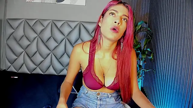 Luna Ember online show from 11, 11, 2025