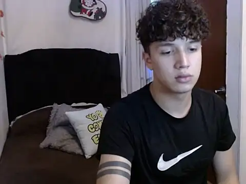 Snapshot of charly_926 chatting on 2, 12, 2025 charly 926 online show from 2, 12, 2025