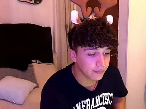 Snapshot of charly_926 chatting on 3, 12, 2025 charly 926 online show from 3, 12, 2025