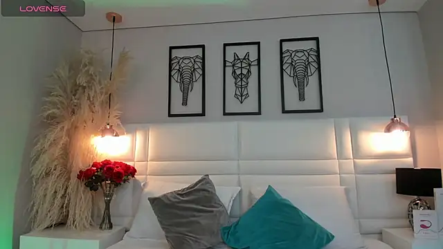 Snapshot of Ari_lynn_ chatting on 28, 10, 2025 Ari lynn online show from 28, 10, 2025