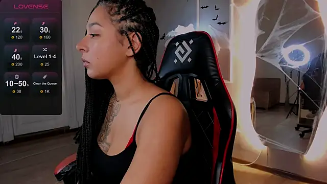 Aisha Goldstein online show from 3, 11, 2025