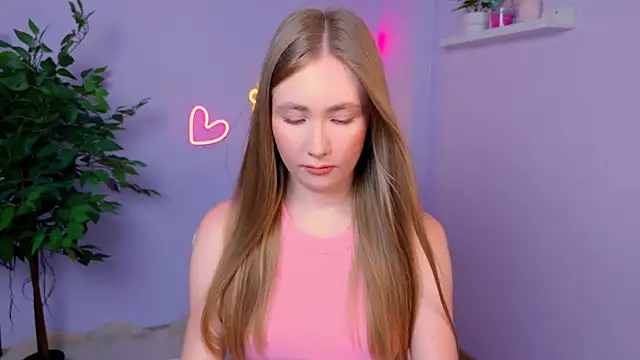 Snapshot of EllyColins chatting on 5, 7, 2026 EllyColins online show from 5, 7, 2026