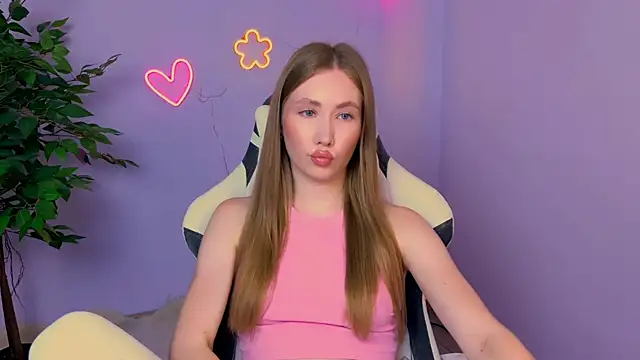 Snapshot of EllyColins chatting on 7, 7, 2026 EllyColins online show from 7, 7, 2026