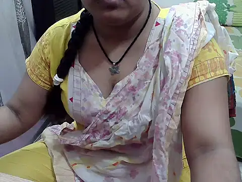 Snapshot of SexyRani2000 chatting on 21, 10, 2025 SexyRani2000 online show from 21, 10, 2025